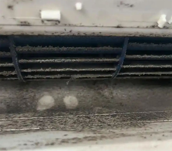 华龙空调吹的风有股烧焦味是怎么回事